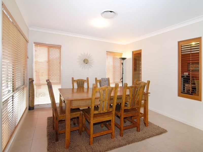 25 Bend Court, Eatons Hill QLD 4037