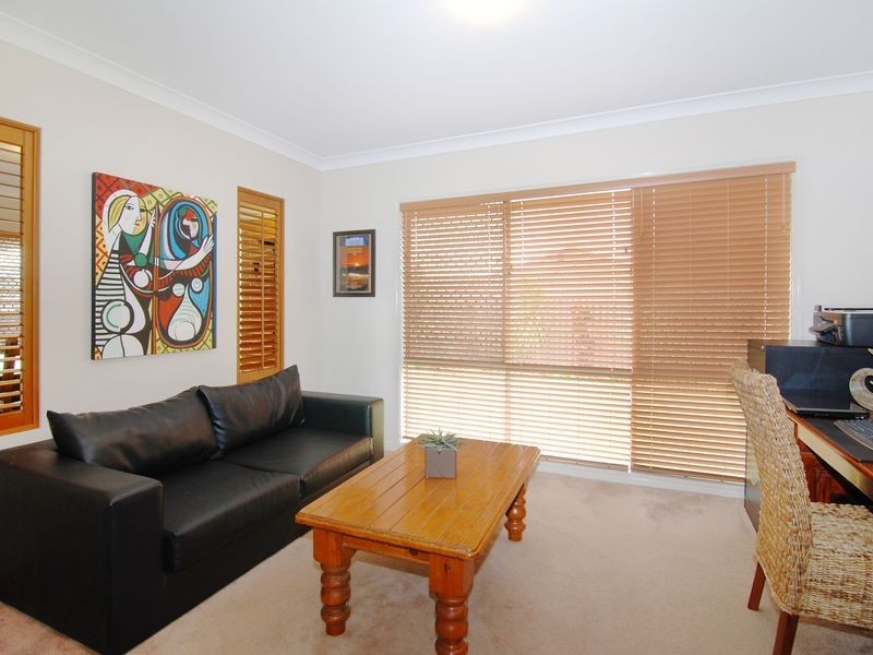 25 Bend Court, Eatons Hill QLD 4037