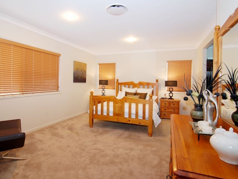 25 Bend Court, Eatons Hill QLD 4037