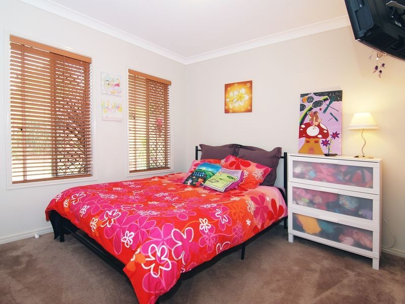 25 Bend Court, Eatons Hill QLD 4037