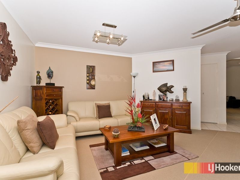 17 Phoenix Court, Eatons Hill QLD 4037