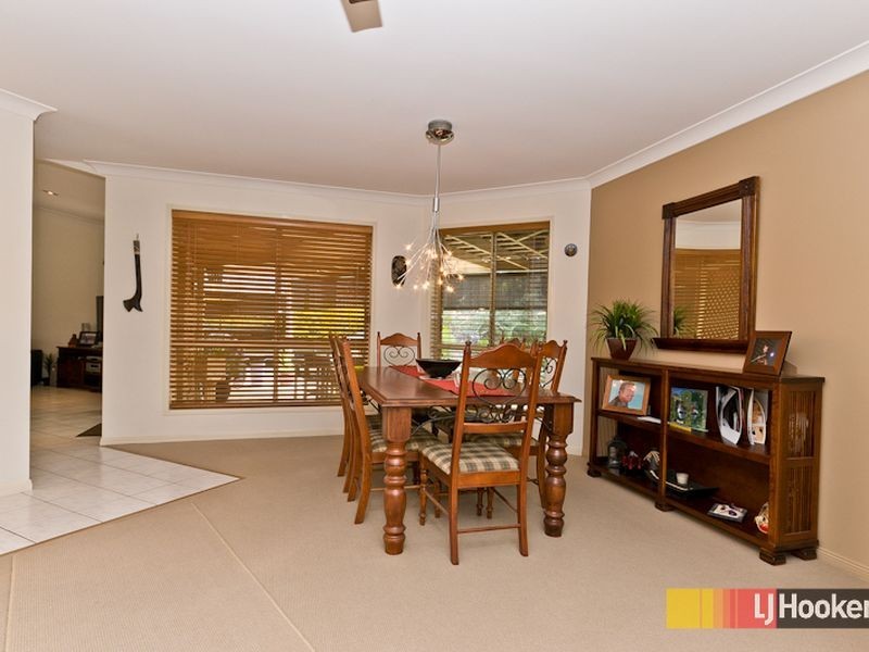 17 Phoenix Court, Eatons Hill QLD 4037