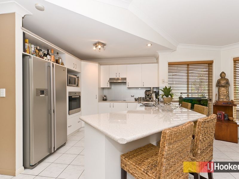17 Phoenix Court, Eatons Hill QLD 4037