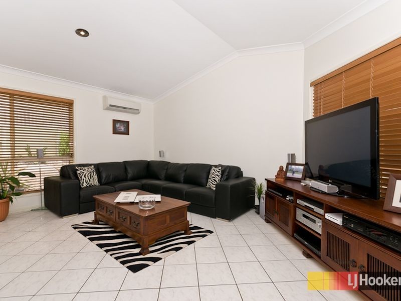 17 Phoenix Court, Eatons Hill QLD 4037