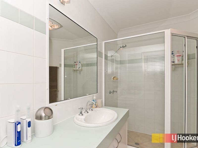 17 Phoenix Court, Eatons Hill QLD 4037