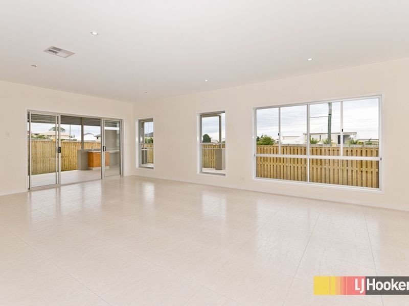 3 Belvista Place, Bridgeman Downs QLD 4035