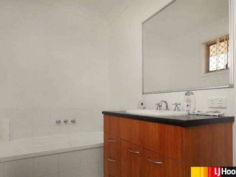 18 Acacia Crescent, Kallangur QLD 4503