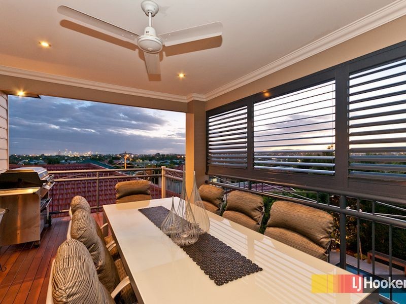 10 Warraba Avenue, Wavell Heights QLD 4012