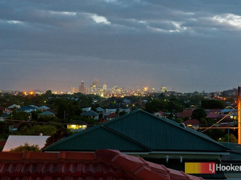 10 Warraba Avenue, Wavell Heights QLD 4012