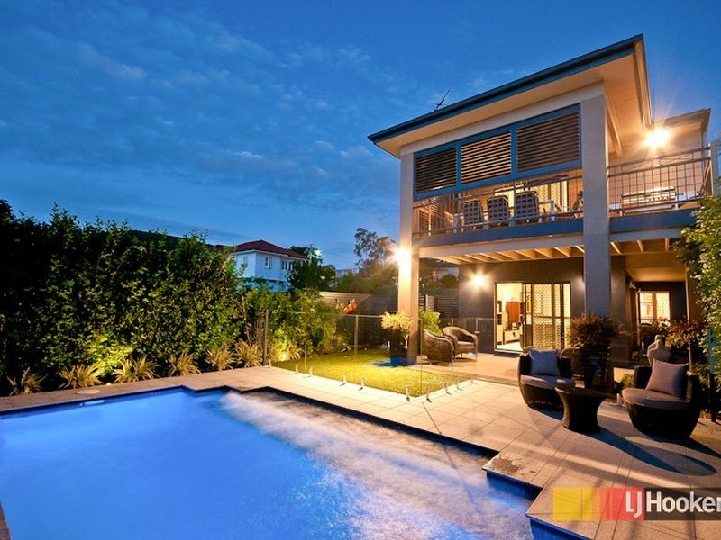 10 Warraba Avenue, Wavell Heights QLD 4012