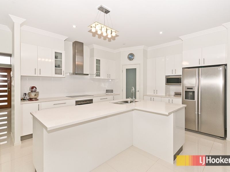 6 Leo Place, Bridgeman Downs QLD 4035