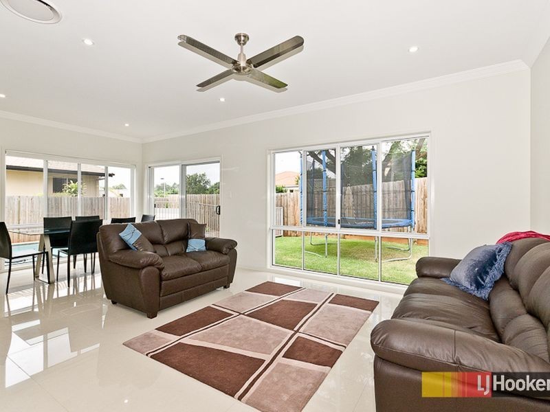 6 Leo Place, Bridgeman Downs QLD 4035