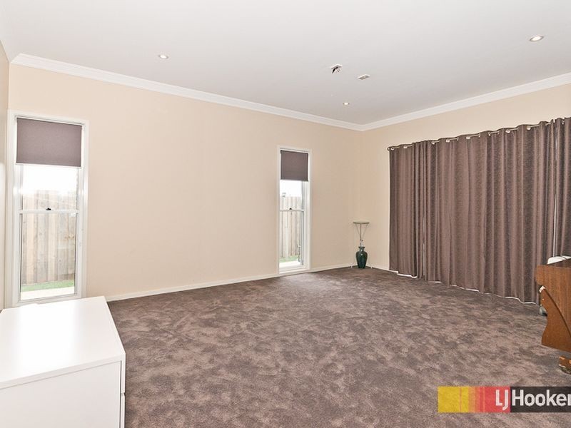6 Leo Place, Bridgeman Downs QLD 4035