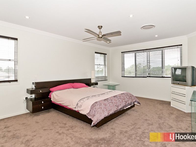 6 Leo Place, Bridgeman Downs QLD 4035