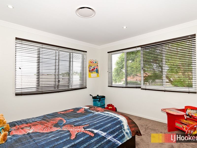 6 Leo Place, Bridgeman Downs QLD 4035
