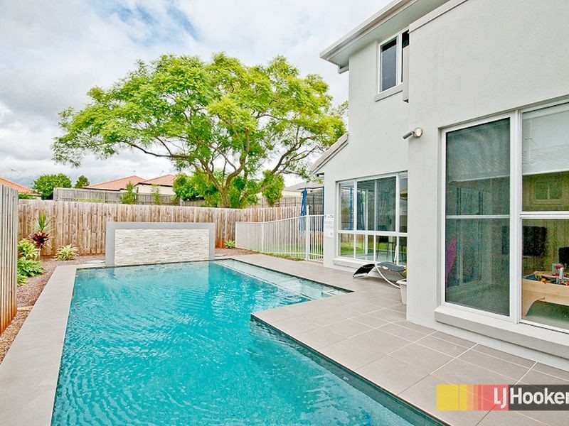 6 Leo Place, Bridgeman Downs QLD 4035