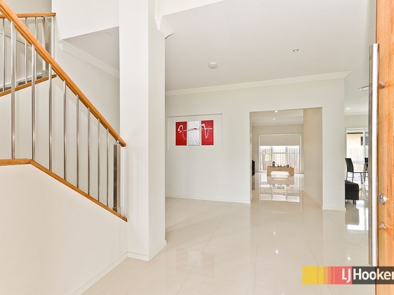 6 Leo Place, Bridgeman Downs QLD 4035