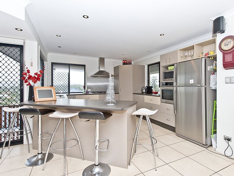 85 Hillenvale Avenue, Arana Hills QLD 4054