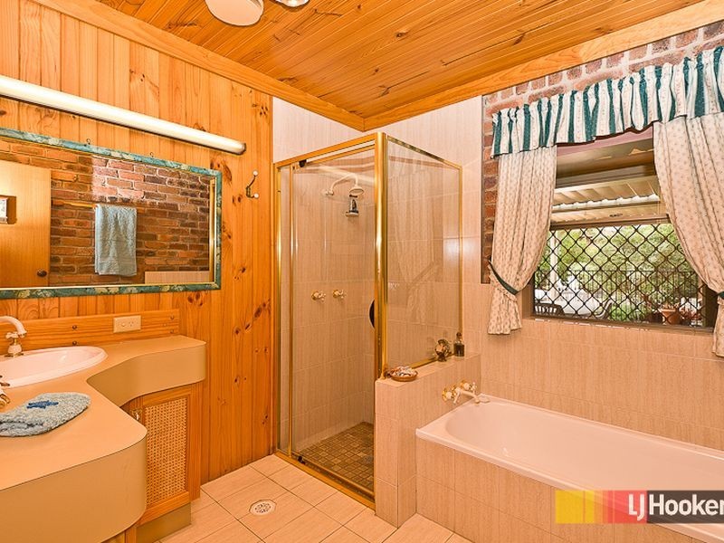 4 Quaver Court, Bridgeman Downs QLD 4035