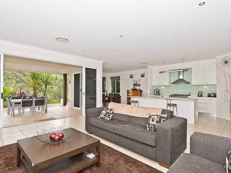 4 Colin Place, Cashmere QLD 4500