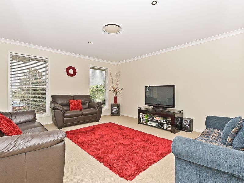 4 Colin Place, Cashmere QLD 4500