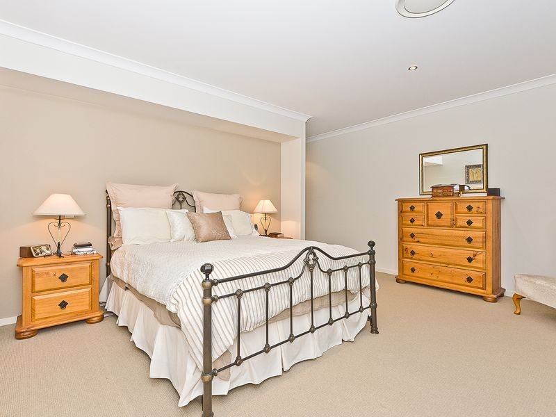 4 Colin Place, Cashmere QLD 4500