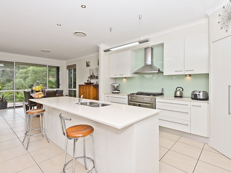 4 Colin Place, Cashmere QLD 4500