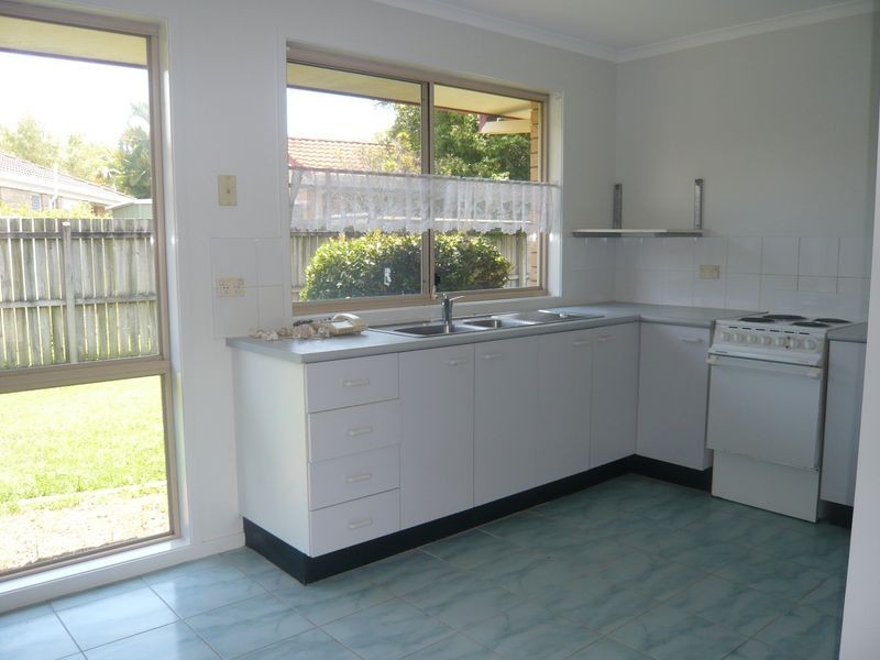 2/61 Hibiscus Circuit, Fitzgibbon QLD 4018