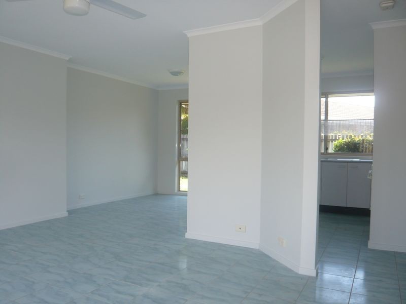 2/61 Hibiscus Circuit, Fitzgibbon QLD 4018