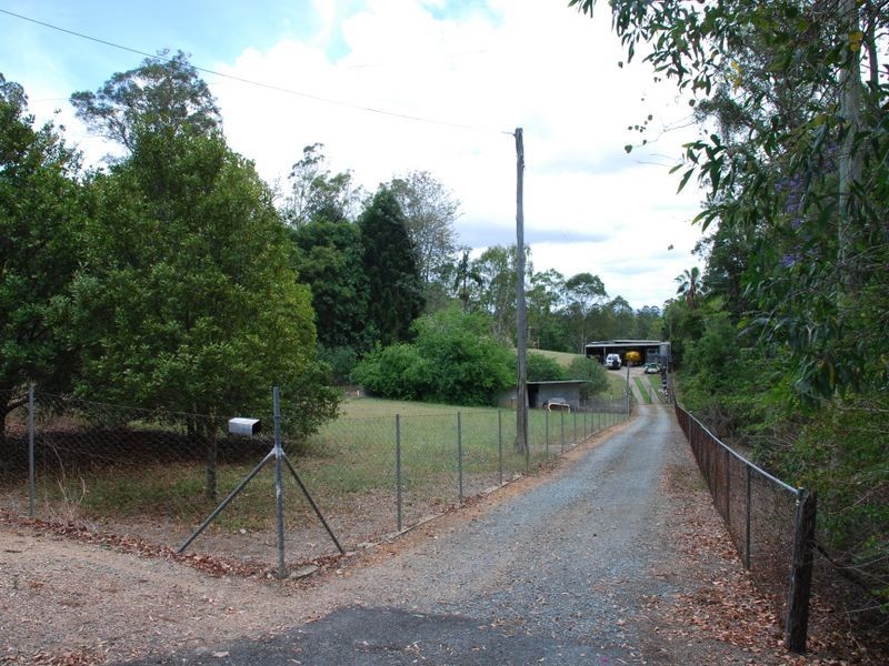 8 Morgan Road, Albany Creek QLD 4035