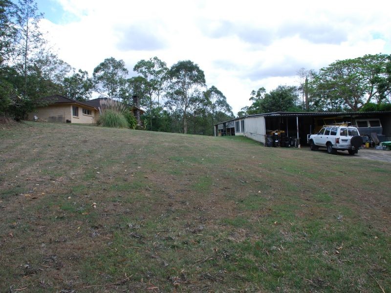 8 Morgan Road, Albany Creek QLD 4035