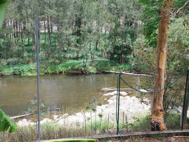 8 Morgan Road, Albany Creek QLD 4035