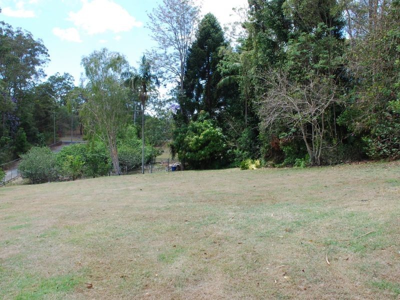 8 Morgan Road, Albany Creek QLD 4035