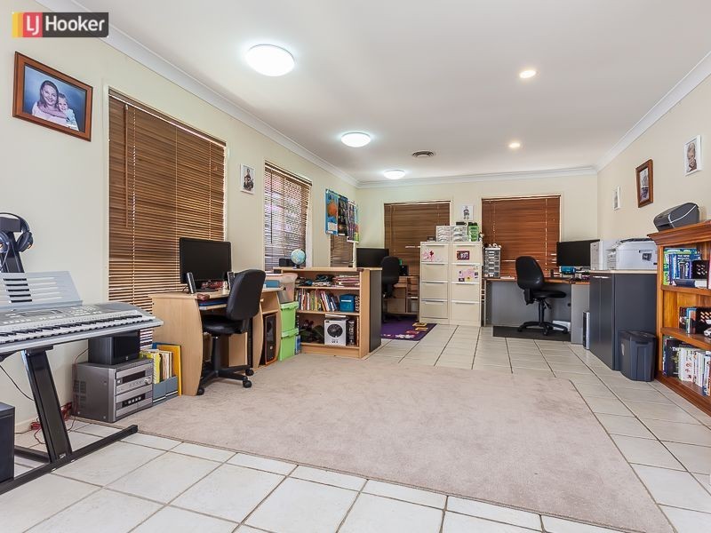 15 Aquarius Place, Bridgeman Downs QLD 4035
