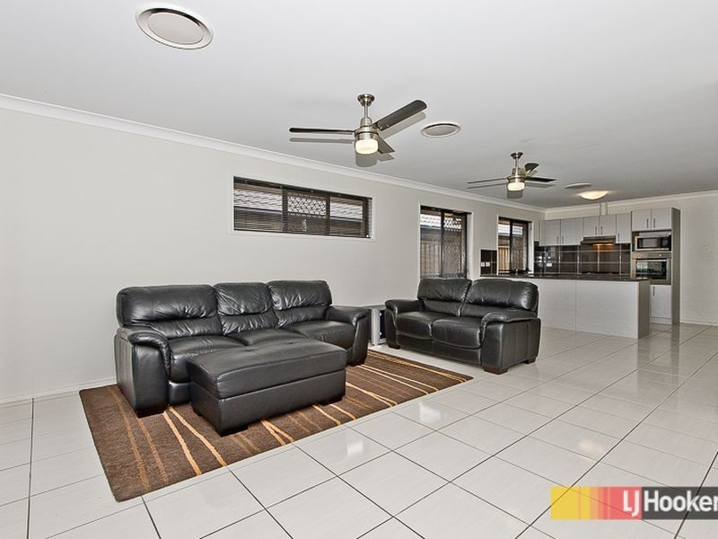 19 Merimbula Crescent, Fitzgibbon QLD 4018
