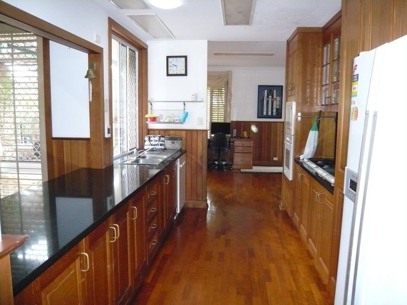 27 Bangalow Street, Bridgeman Downs QLD 4035