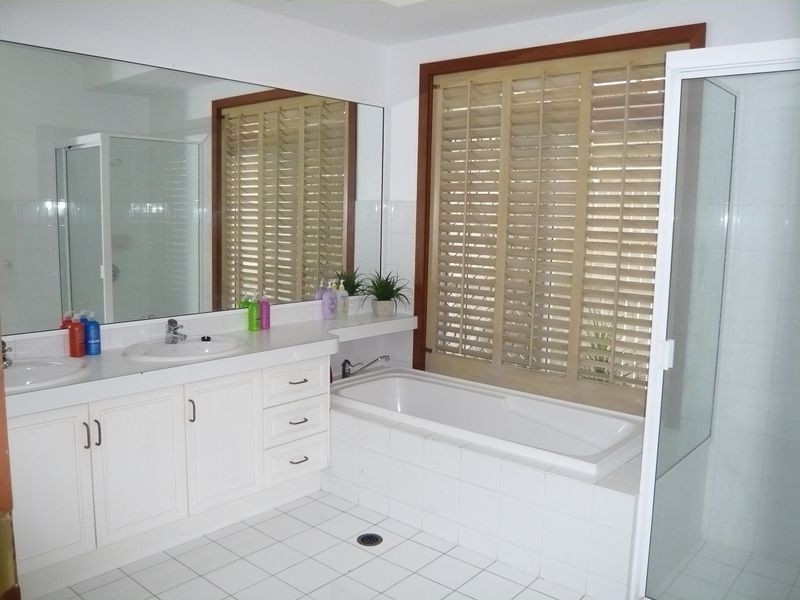 27 Bangalow Street, Bridgeman Downs QLD 4035