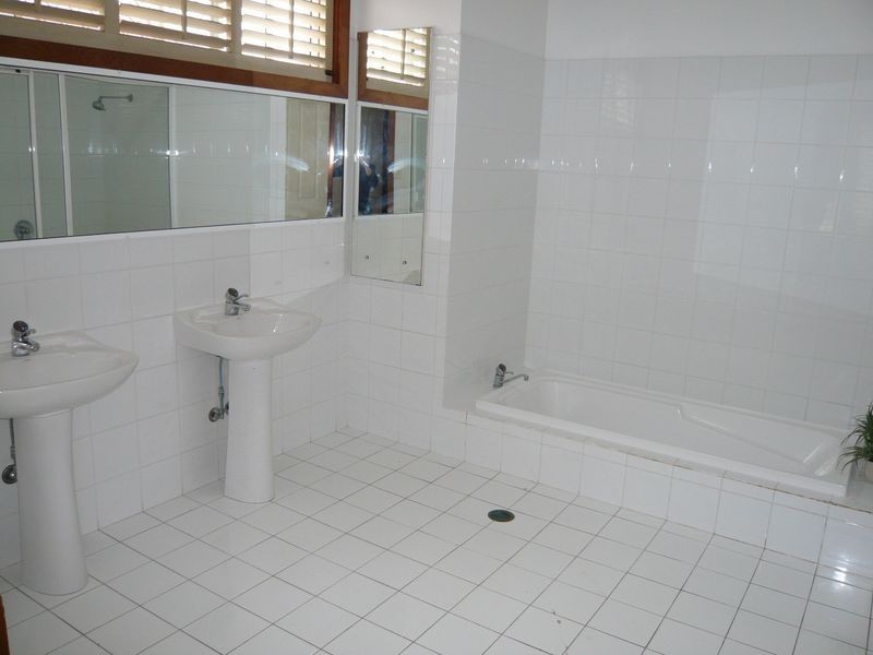 27 Bangalow Street, Bridgeman Downs QLD 4035