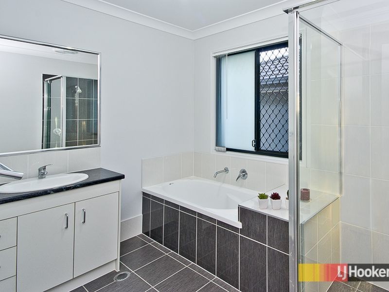 56 Merimbula Crescent, Fitzgibbon QLD 4018