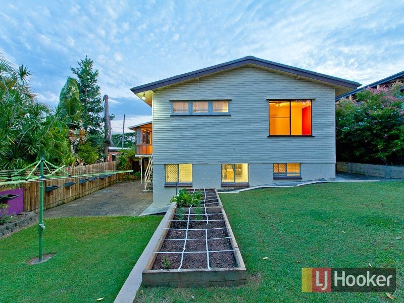 11 Eastbourne Street, Chermside West QLD 4032