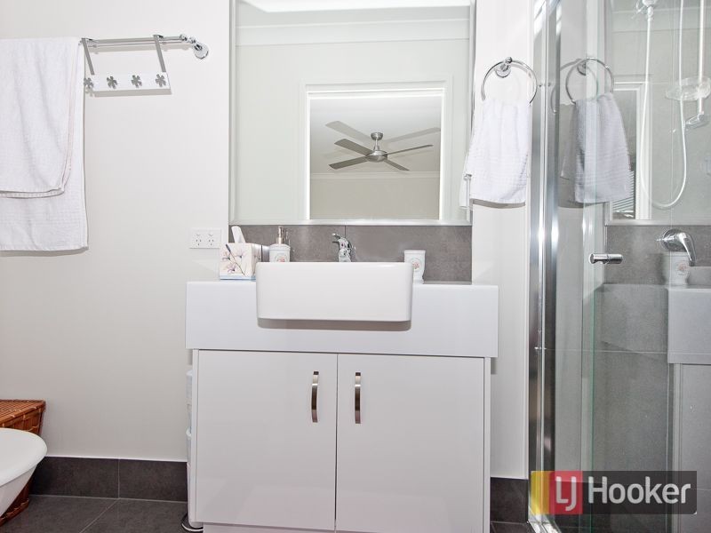 16 Heathcote Lane, Fitzgibbon QLD 4018