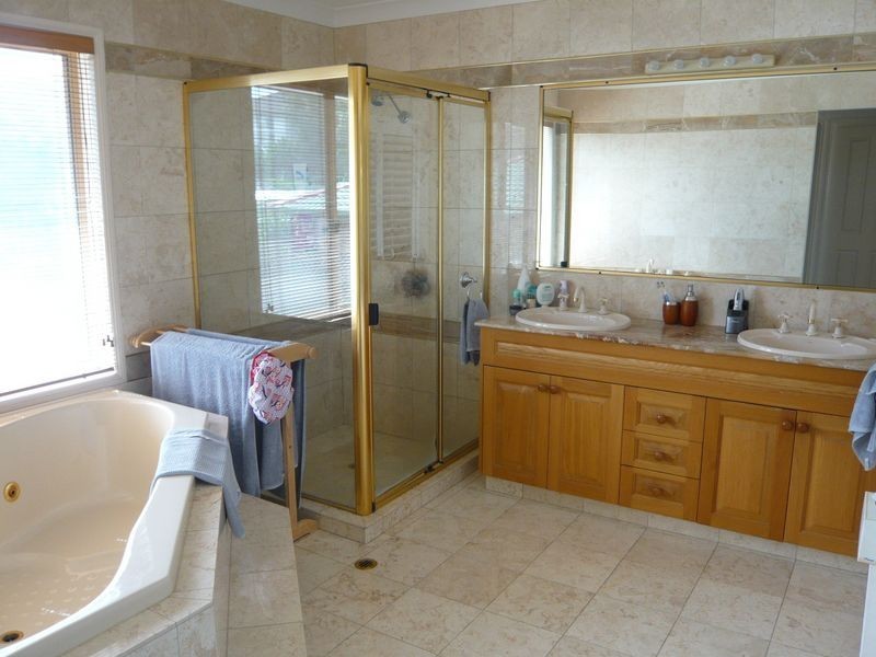 24 Chelsea Crescent, Bridgeman Downs QLD 4035