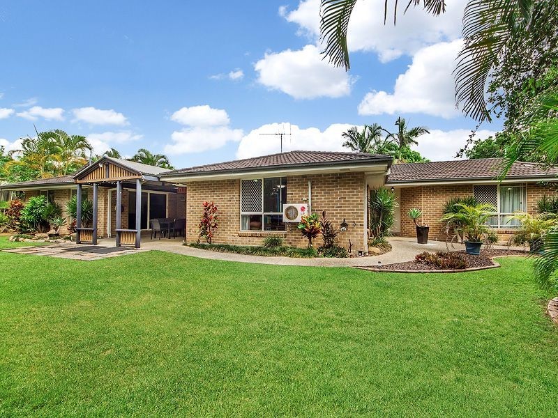 17 Saraband Drive, Eatons Hill QLD 4037
