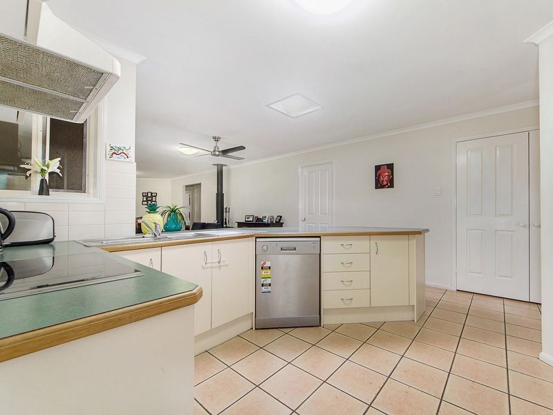 17 Saraband Drive, Eatons Hill QLD 4037
