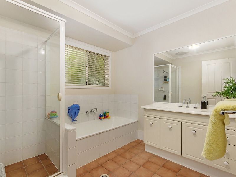 17 Saraband Drive, Eatons Hill QLD 4037