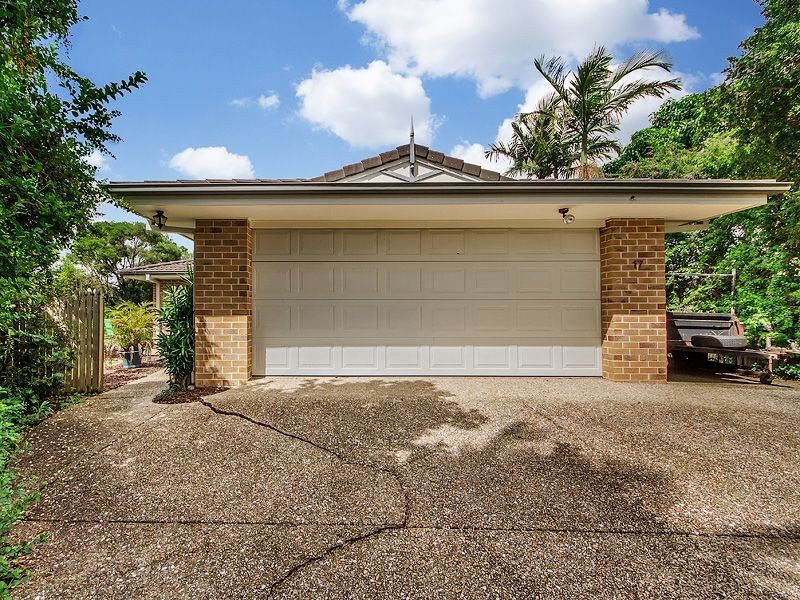 17 Saraband Drive, Eatons Hill QLD 4037