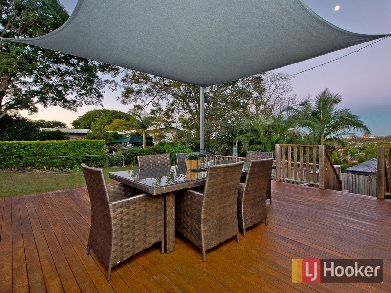 17 Eastbourne Street, Chermside West QLD 4032