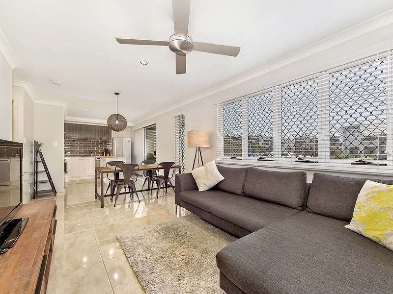 12 Blue Mountains Crescent, Fitzgibbon QLD 4018