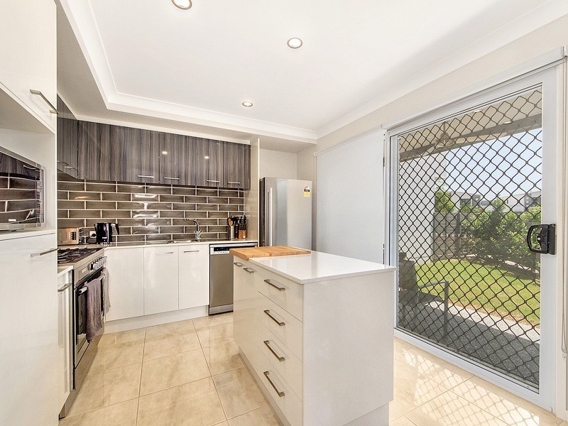 12 Blue Mountains Crescent, Fitzgibbon QLD 4018