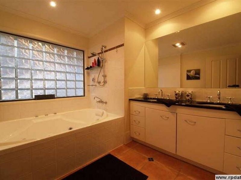 11 Ben Lomand Street, Aspley QLD 4034